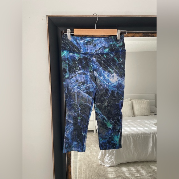 Nike Dri-Fit Multicolor Capri Leggings - Picture 2 of 4